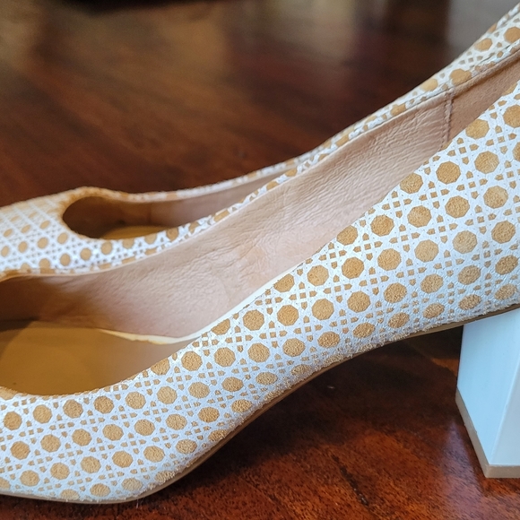 Shoes - Picture 4 of 8